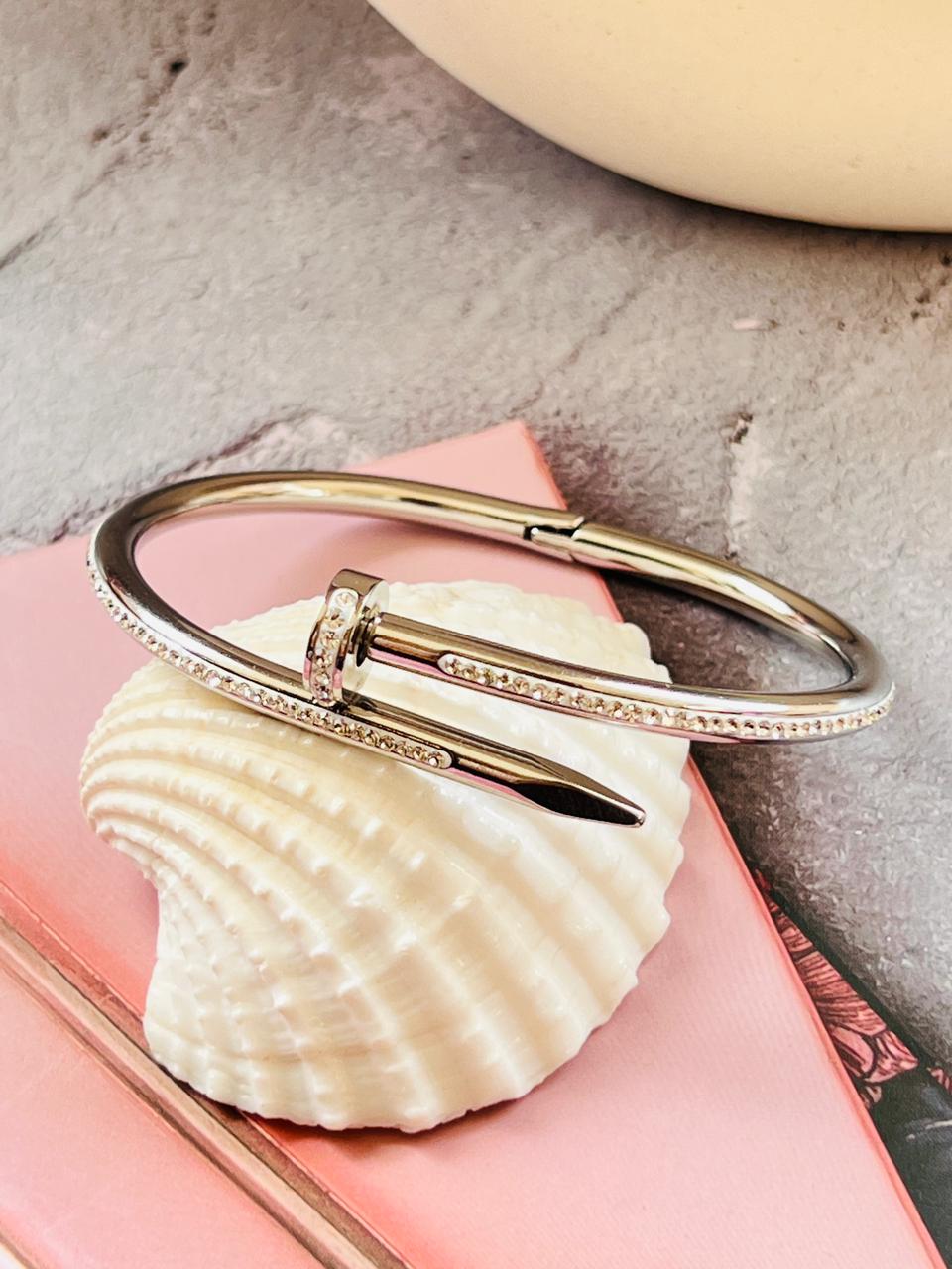 Studded Nails Cuff’s