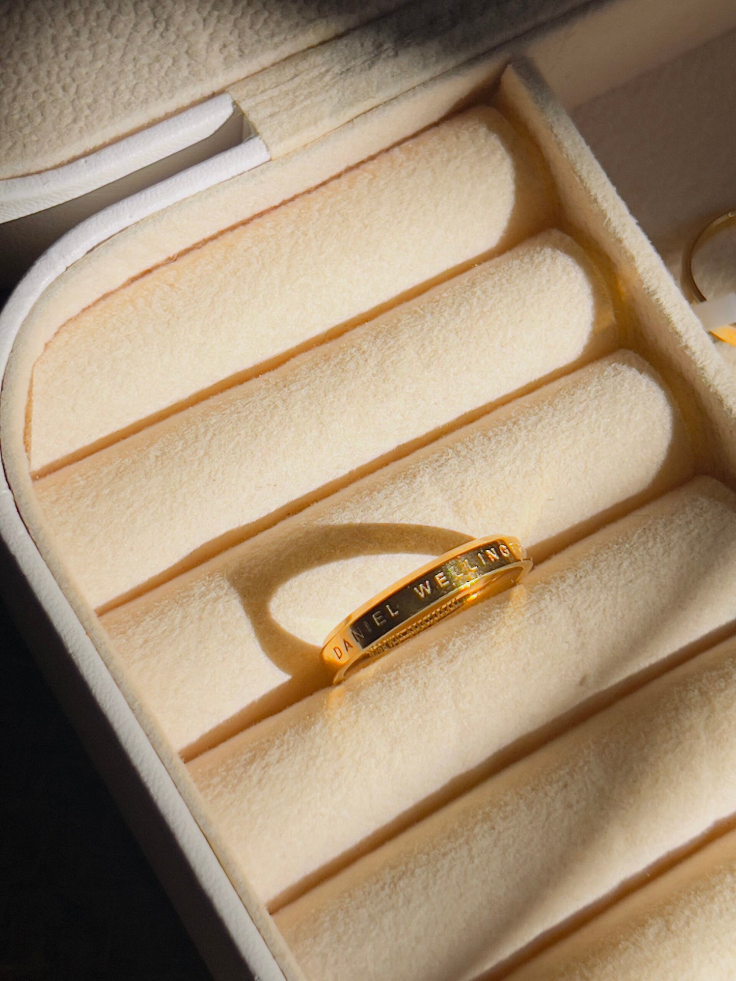 Daniel Wellington gold plated ring