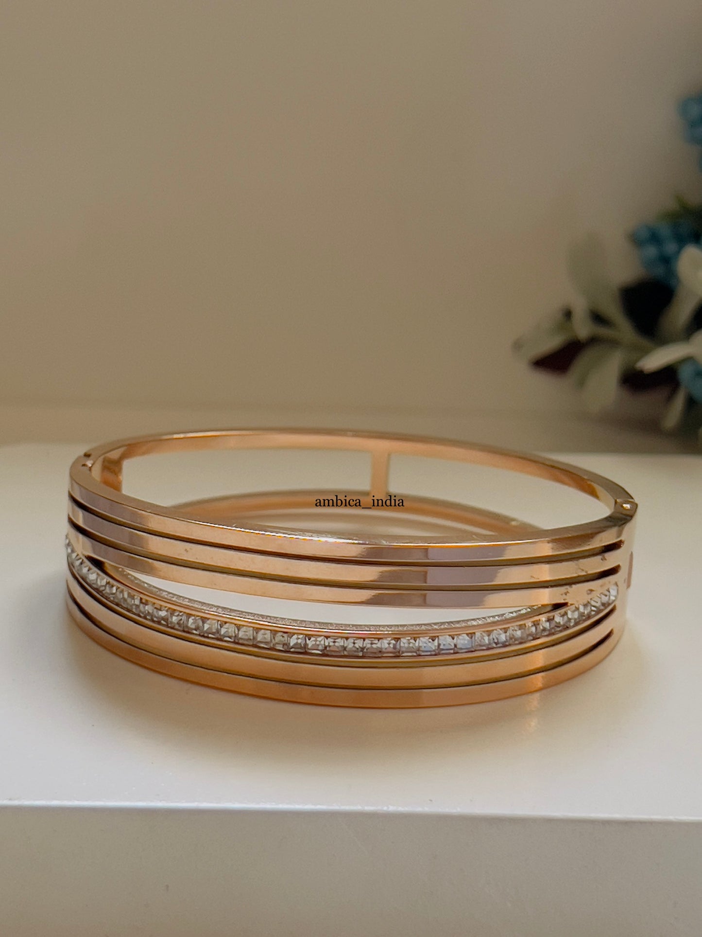Thick line with studded bracelet