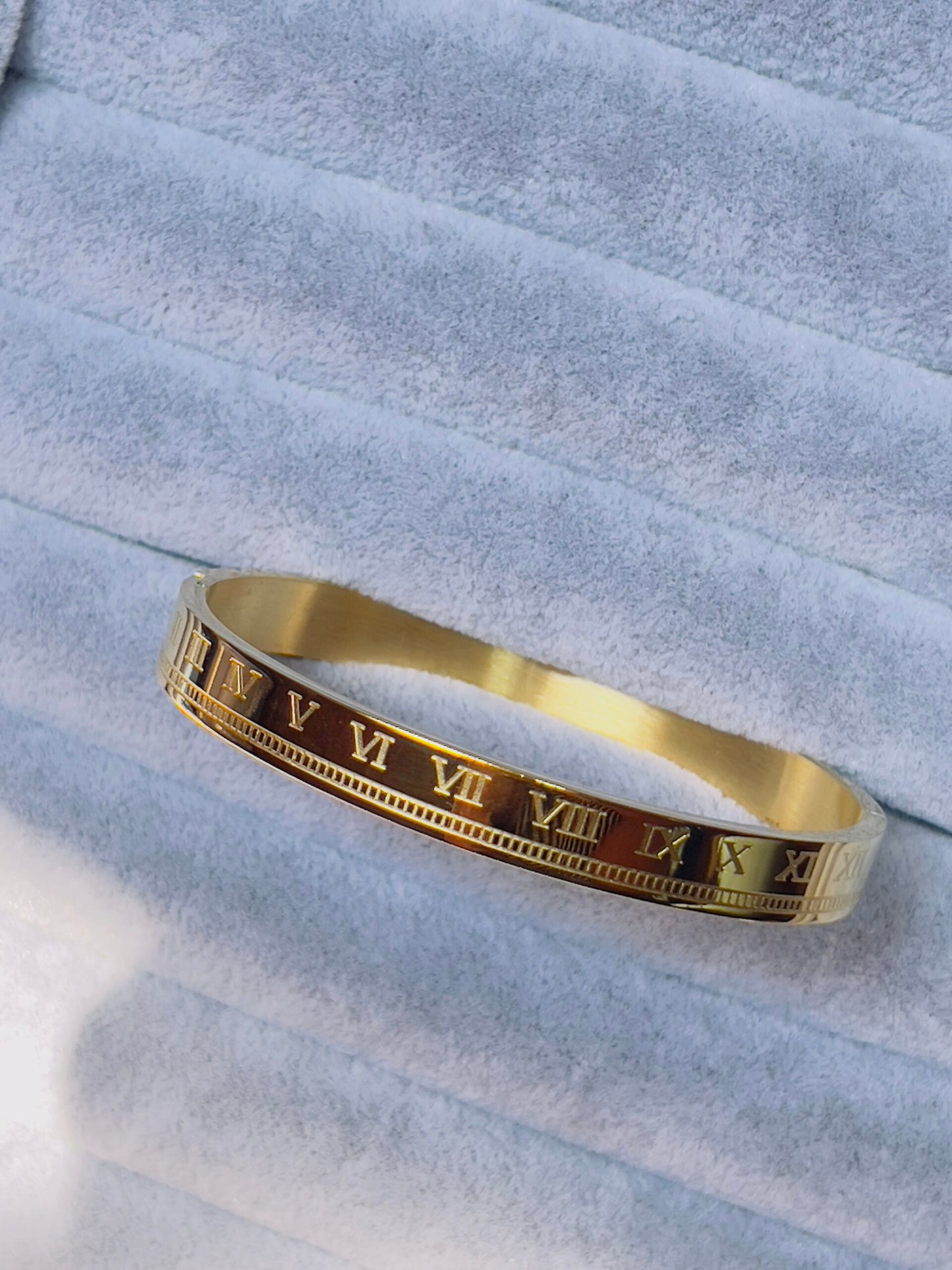 Roman boys cuff