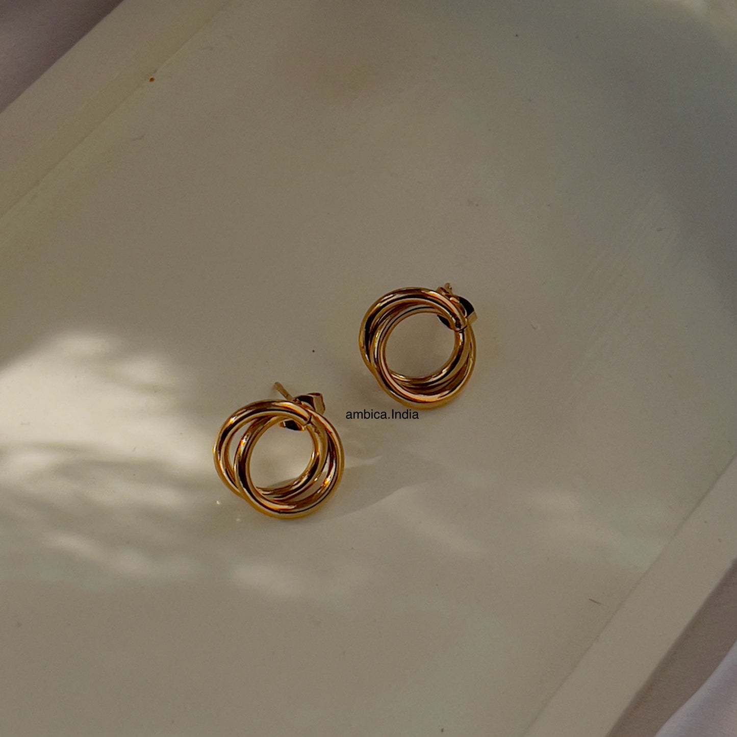 Round stud earrings