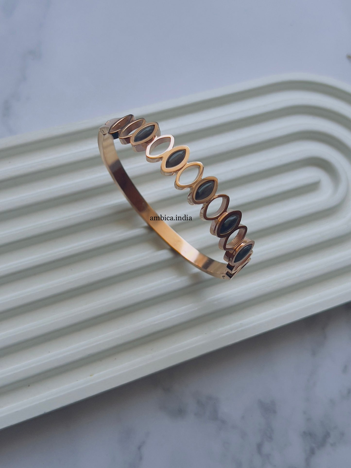 Oval crystal black bracelet