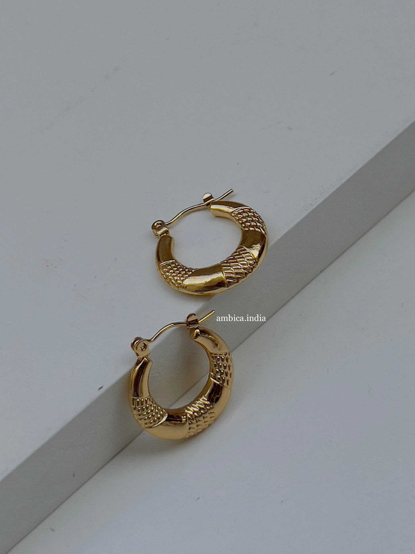 Round hoops 18k gold plated