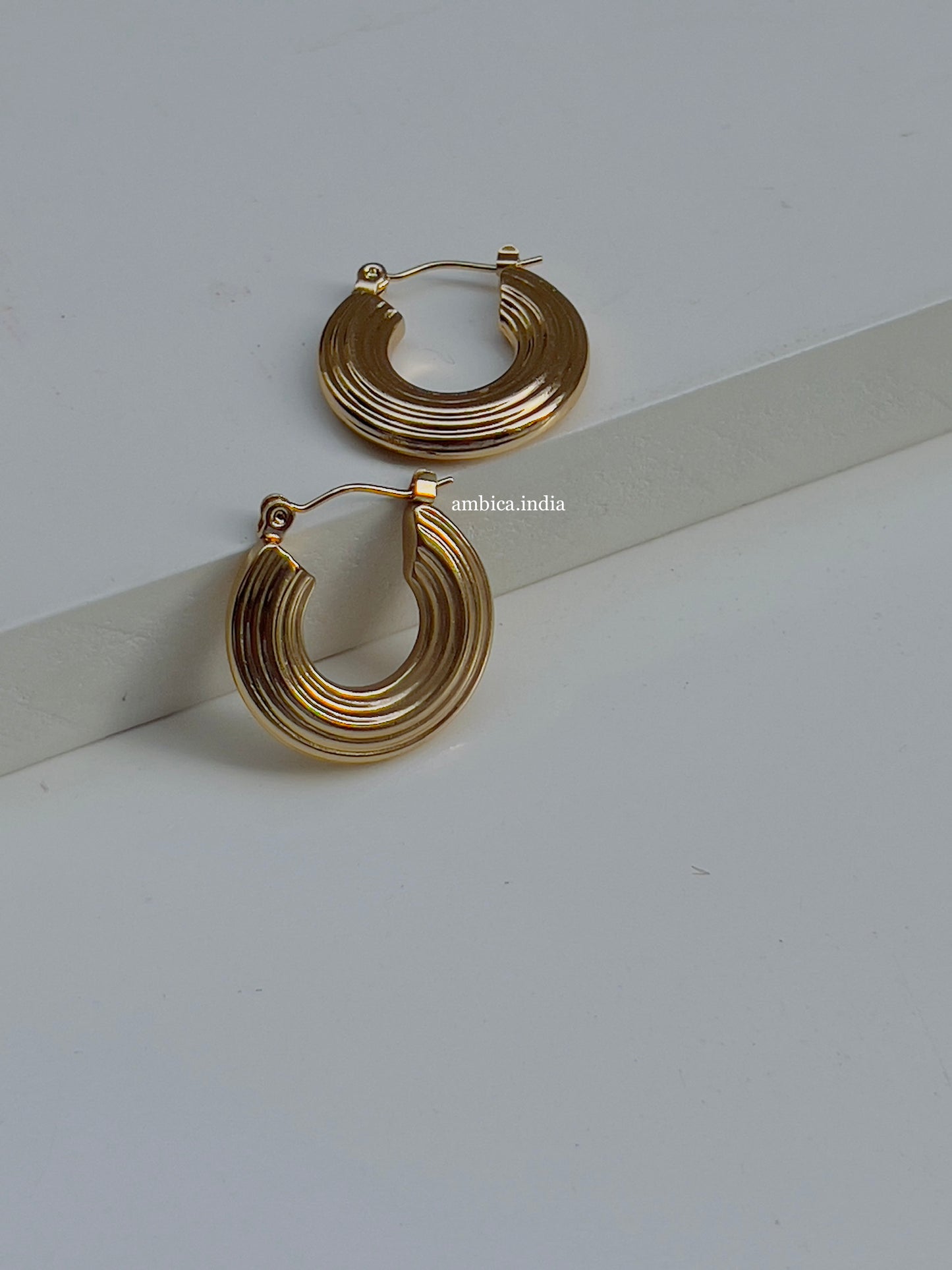 Round line hoops 18k gold plated