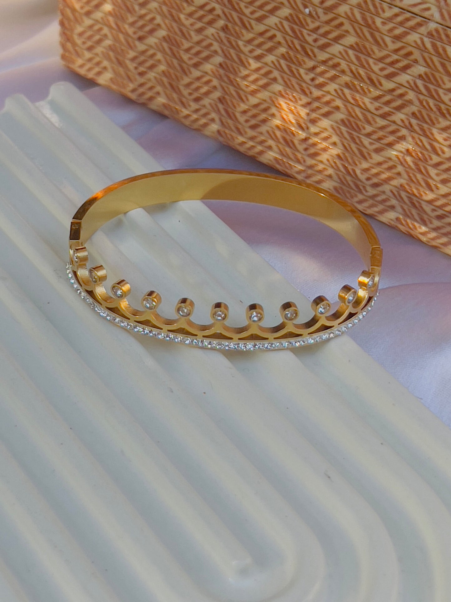 crown bracelet 18k gold plated