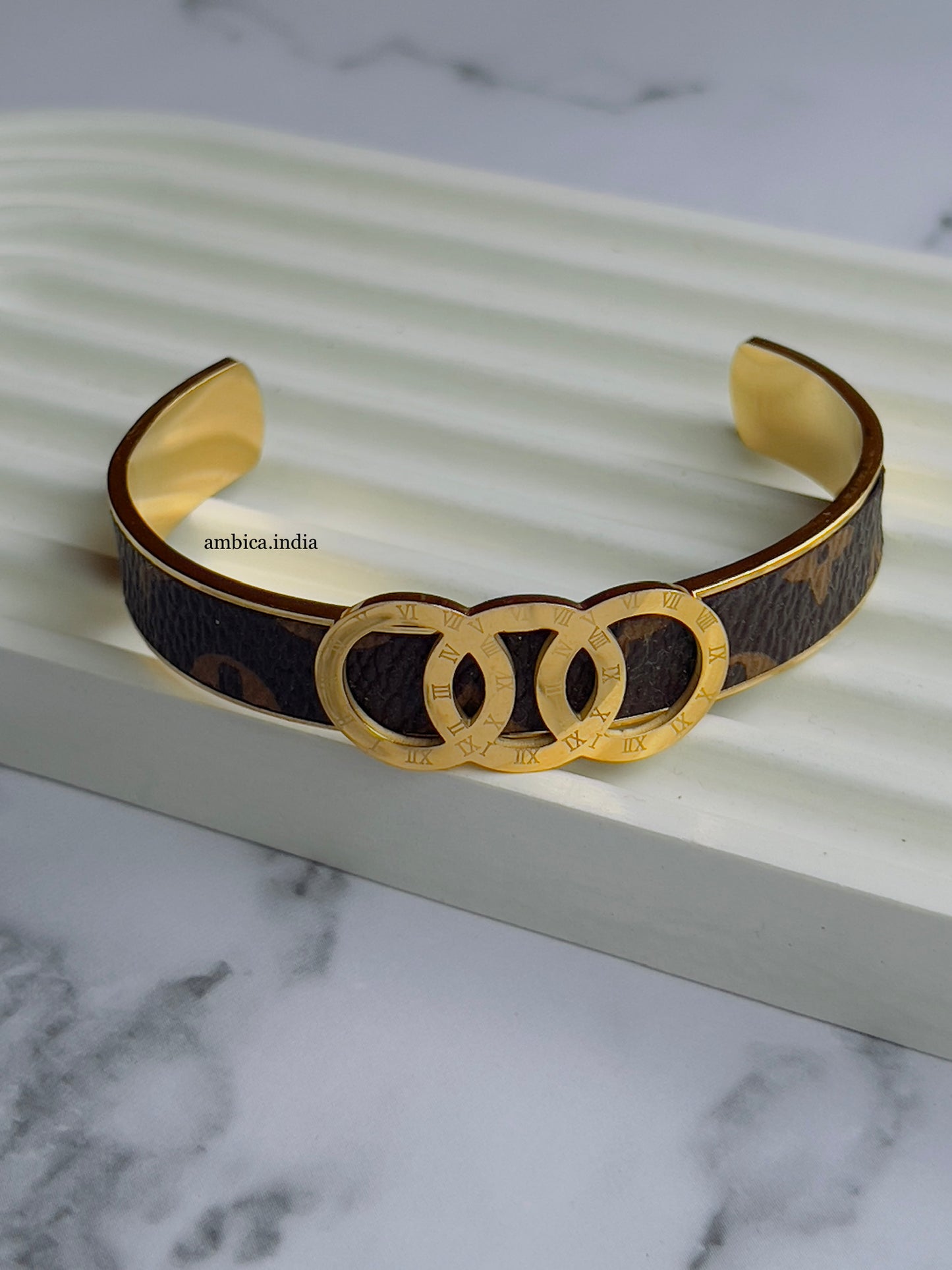 Roman with lv bracelet