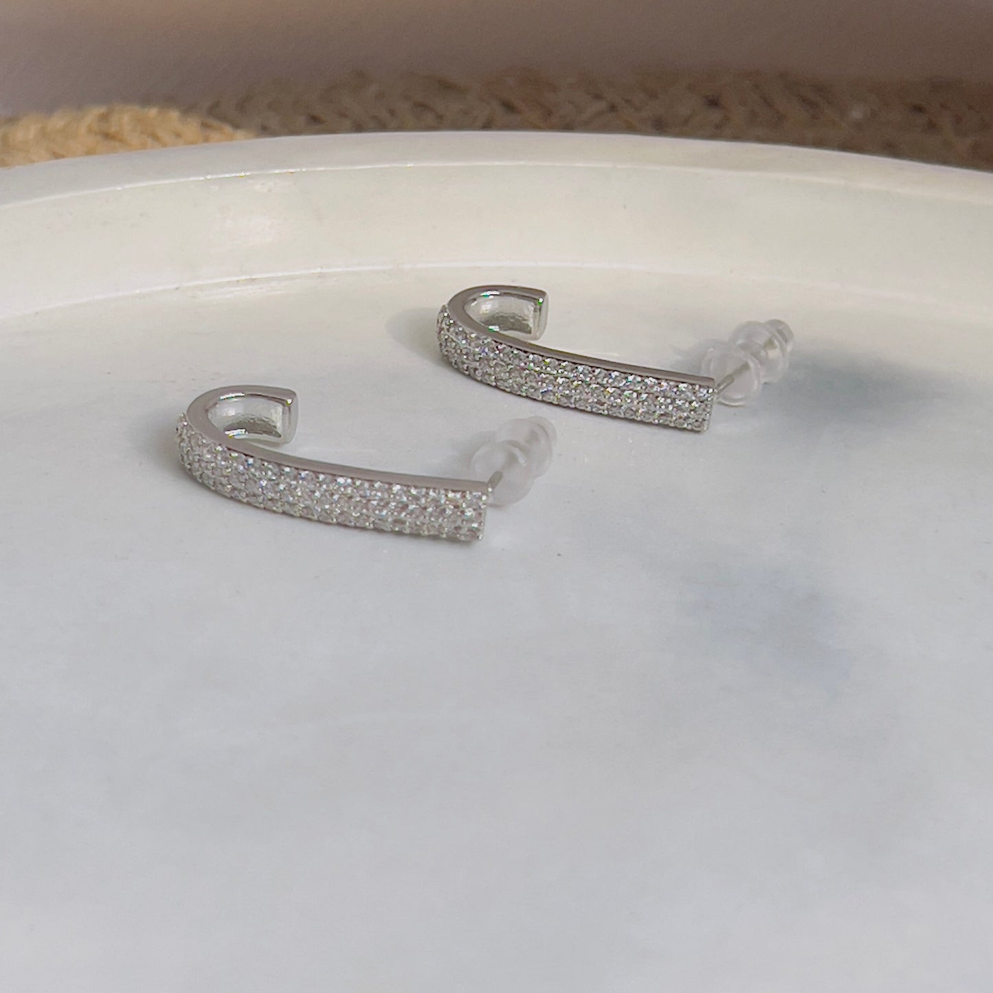 Oval crystal earrings