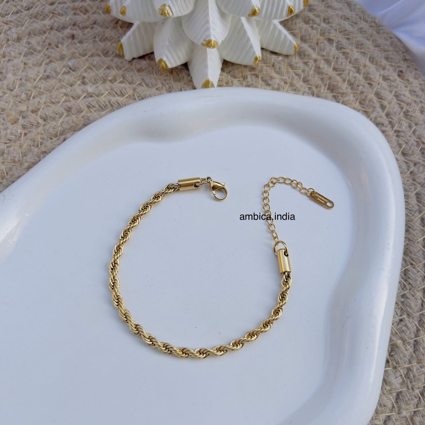 Classic twisted chain bracelet