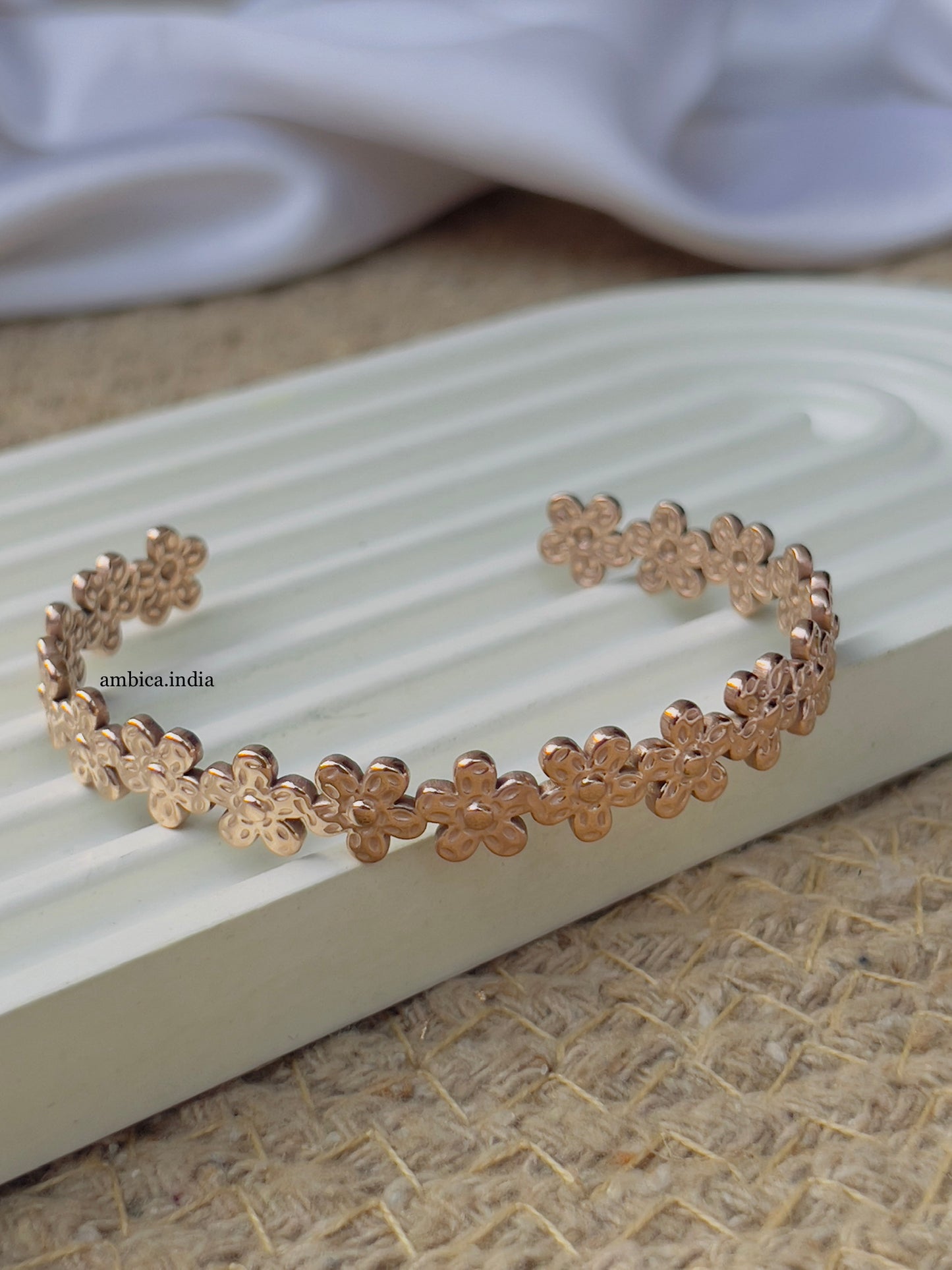 Flower adjustable bracelet rose gold