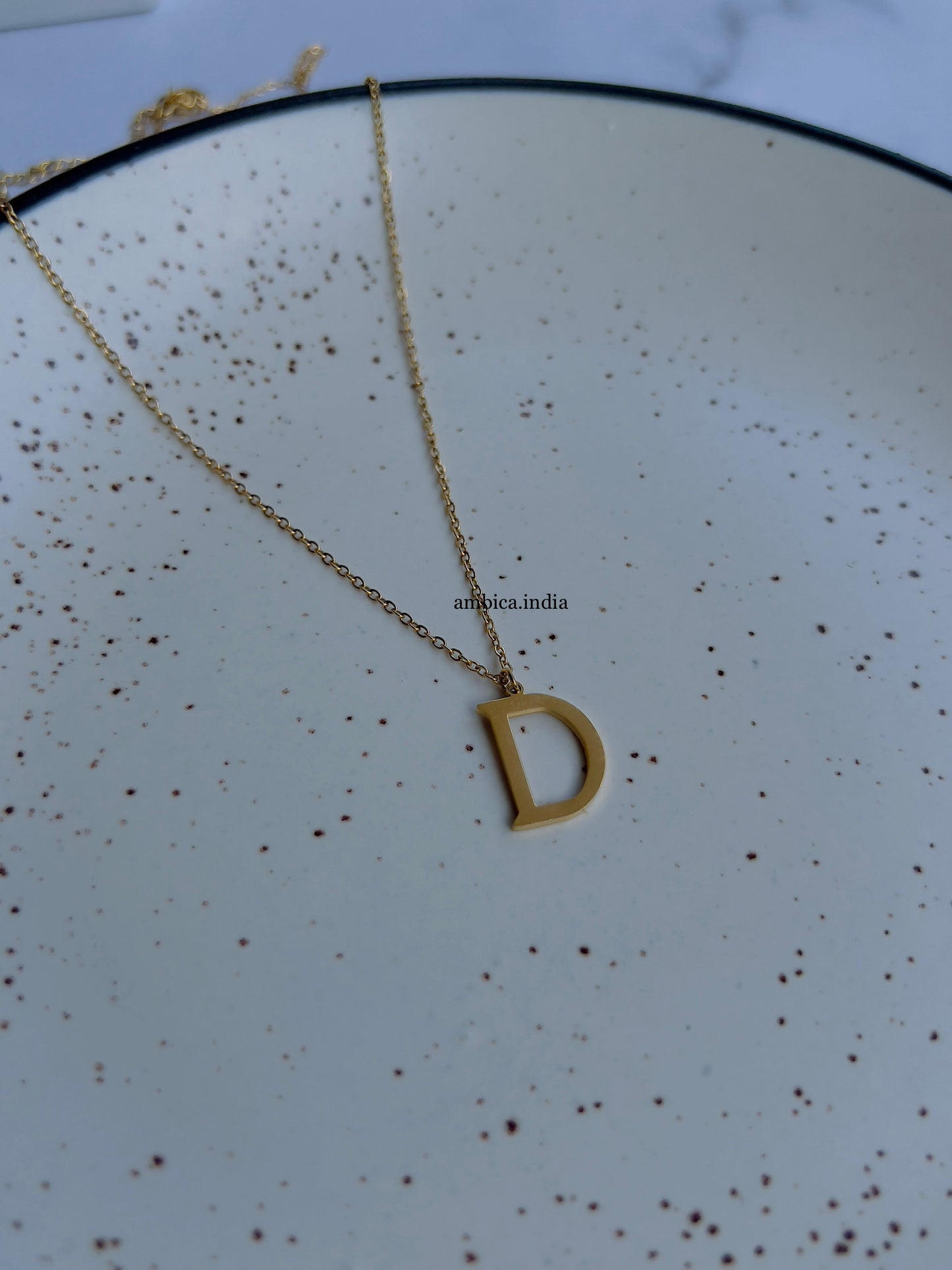 D shape necklace