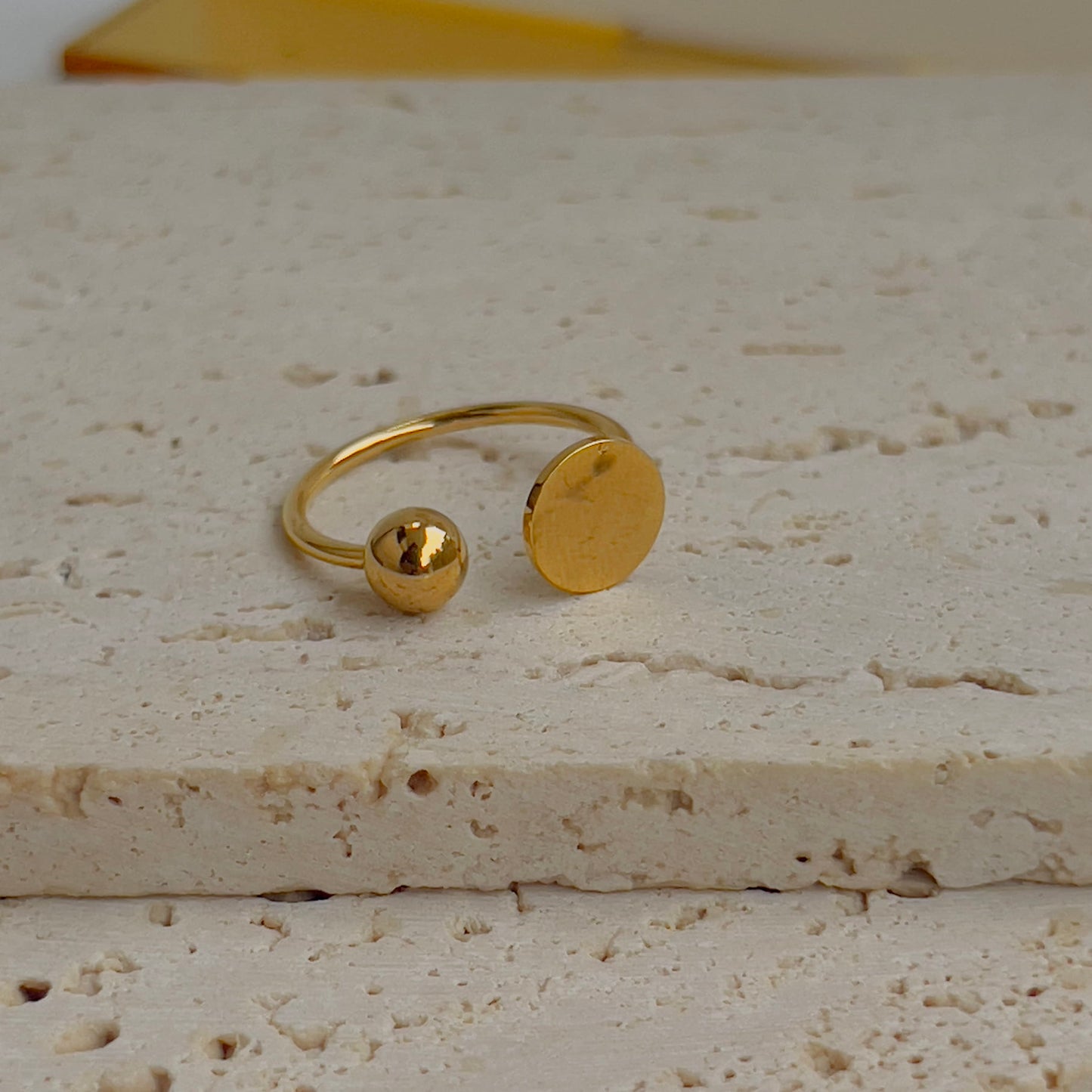 Classic round ring