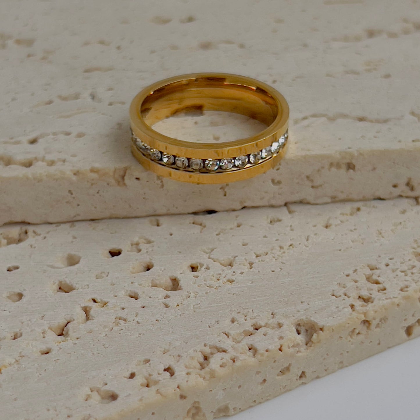 Band crystal line ring