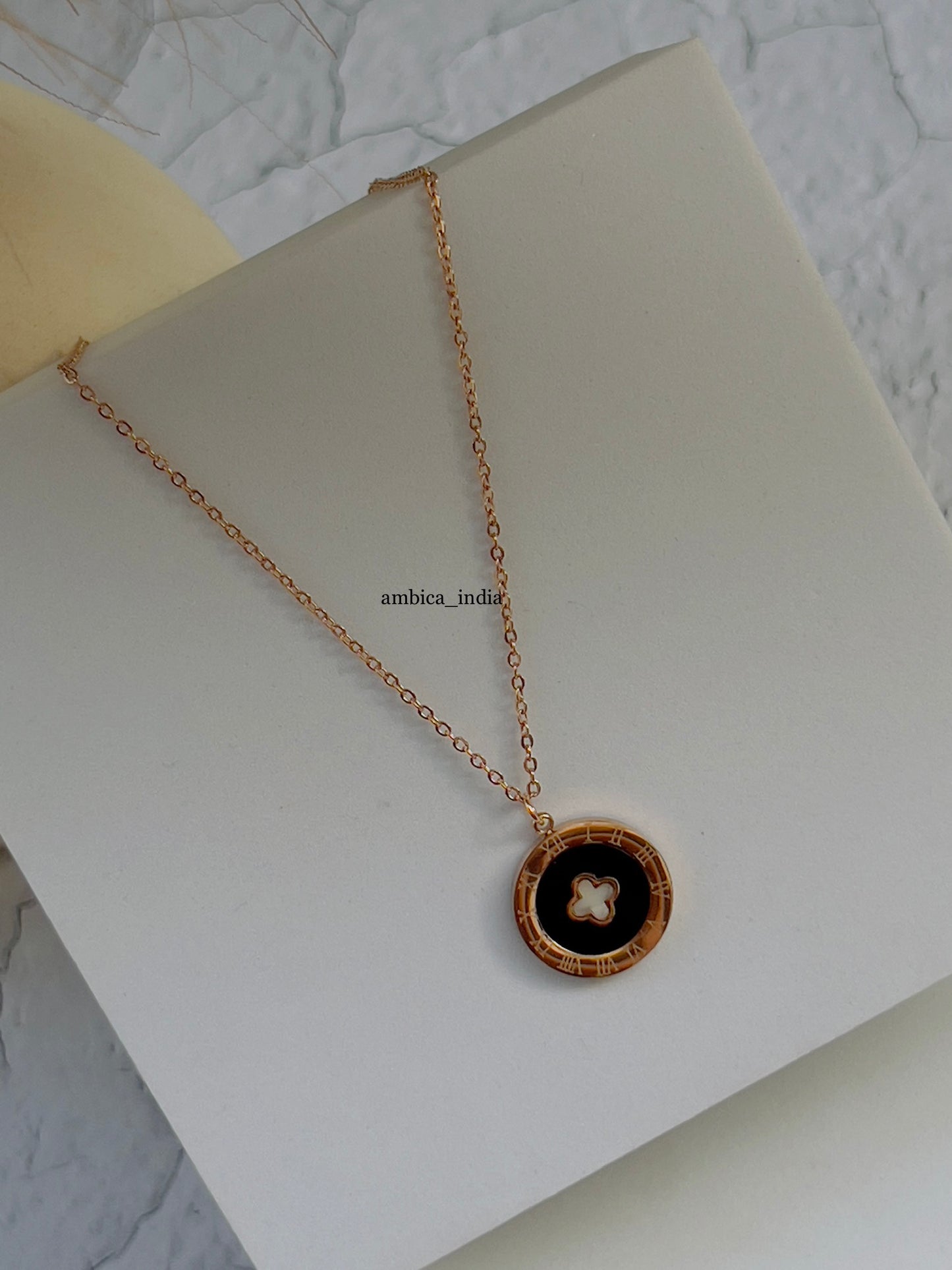 Clover with roman necklace