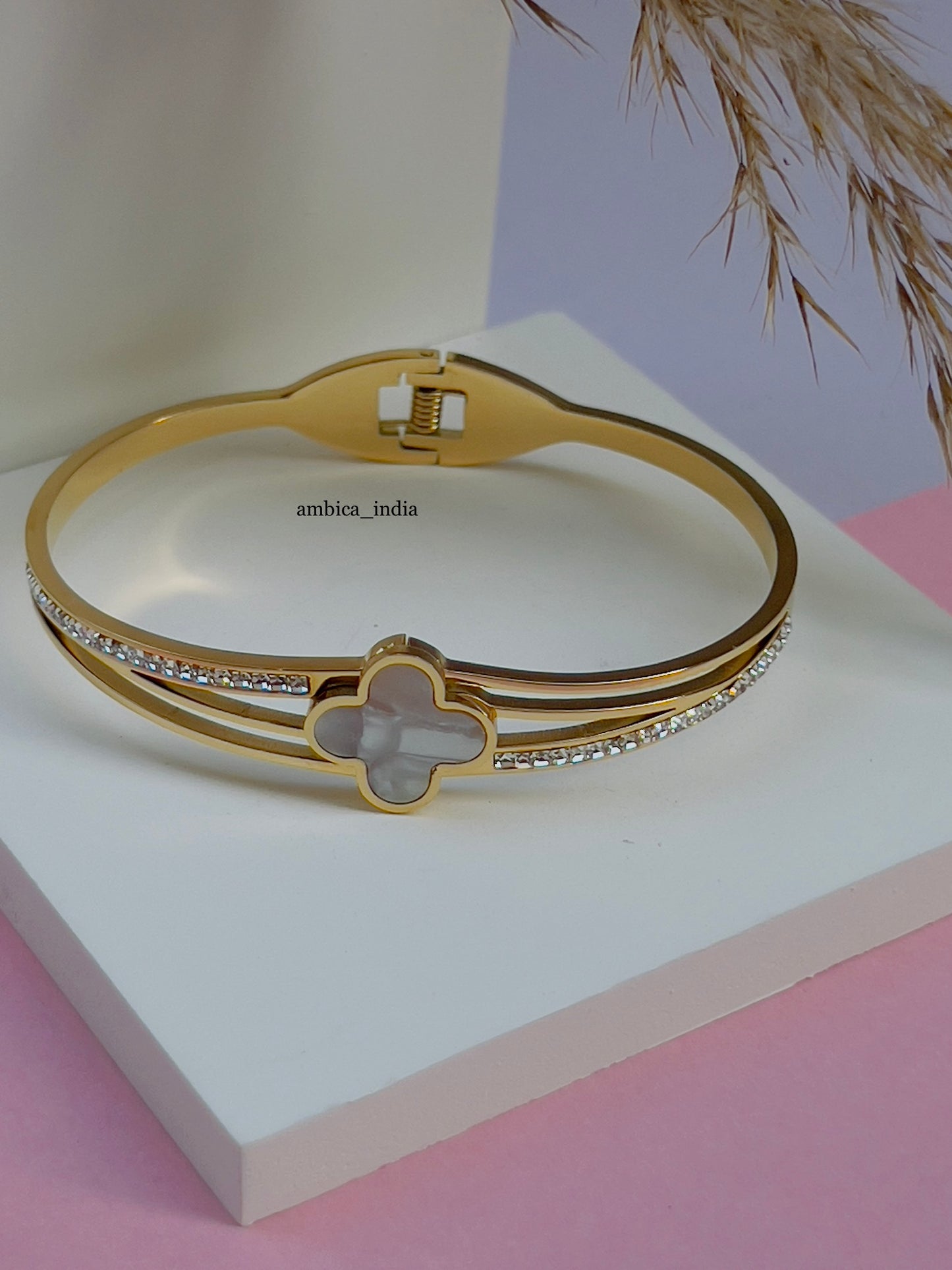 Clover bracelet gold plated