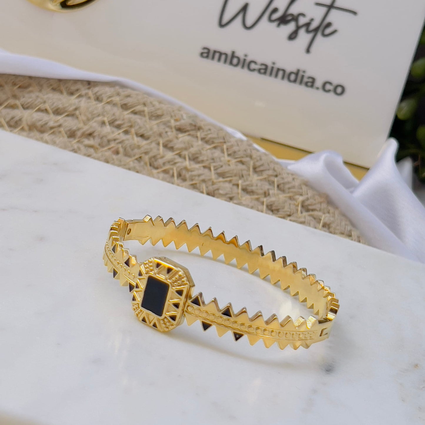 Vintage bracelet black square