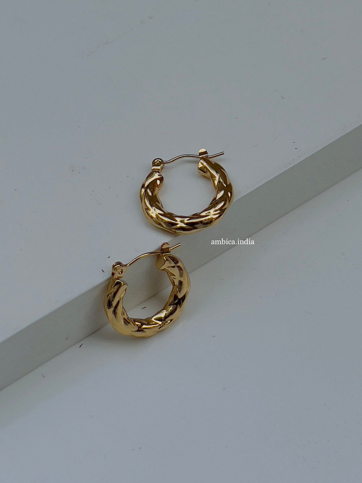 Round classic hoops 18k gold plated