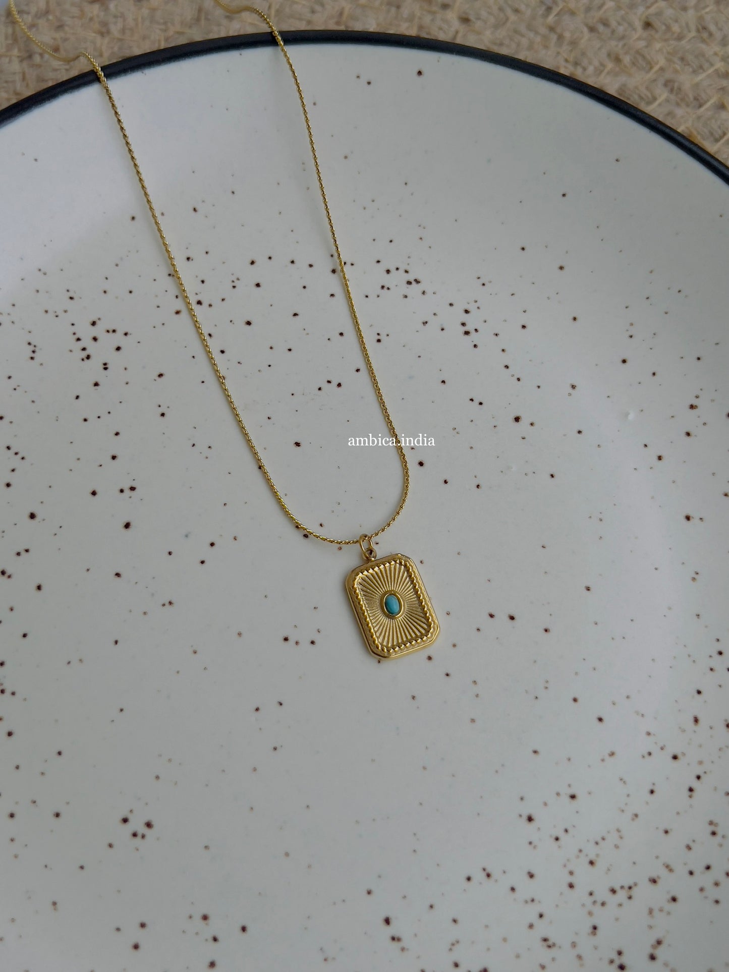 Luxury 18k gold necklace