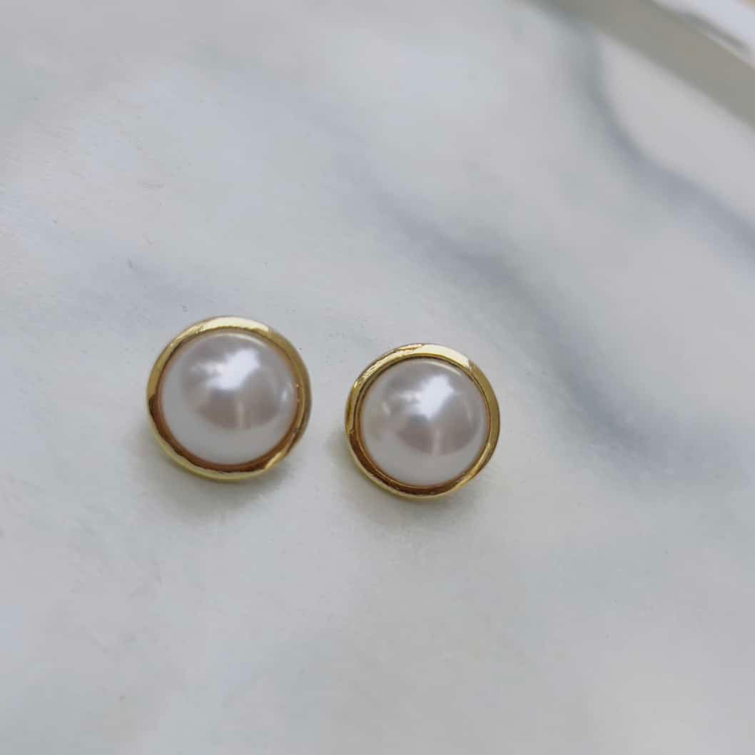 Pearl studs