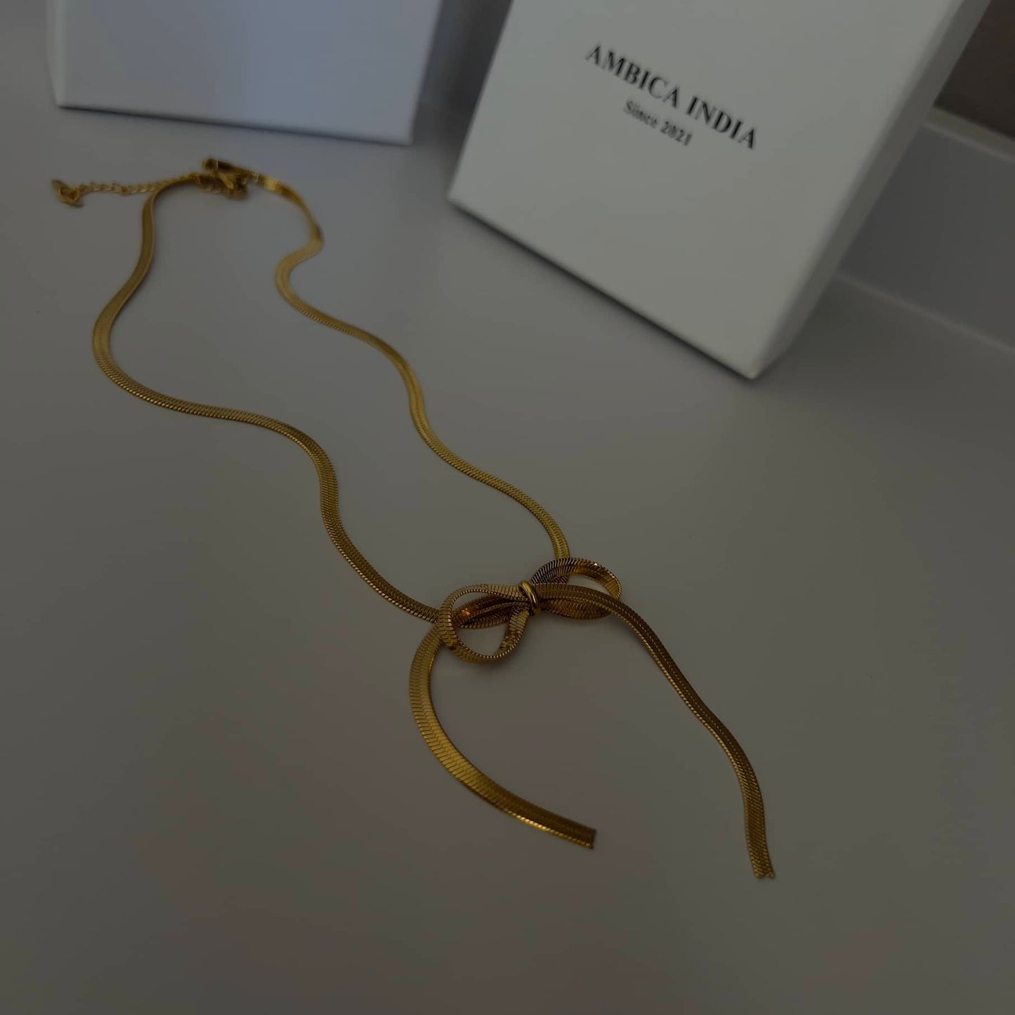 Bow snake chain necklace