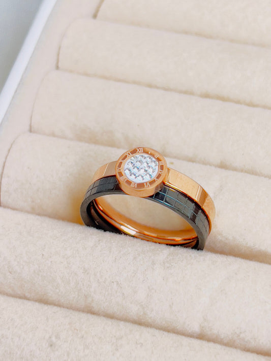 Roman Round Black Ring Set