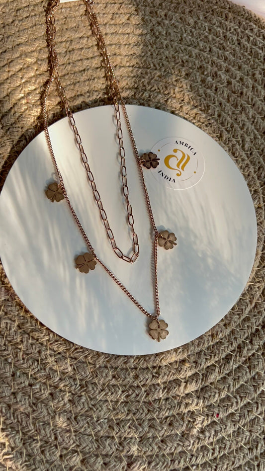 Flower layered necklace