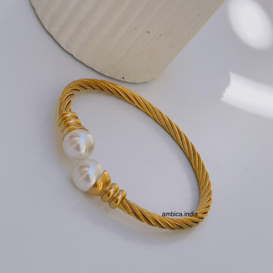 Pearl bracelet