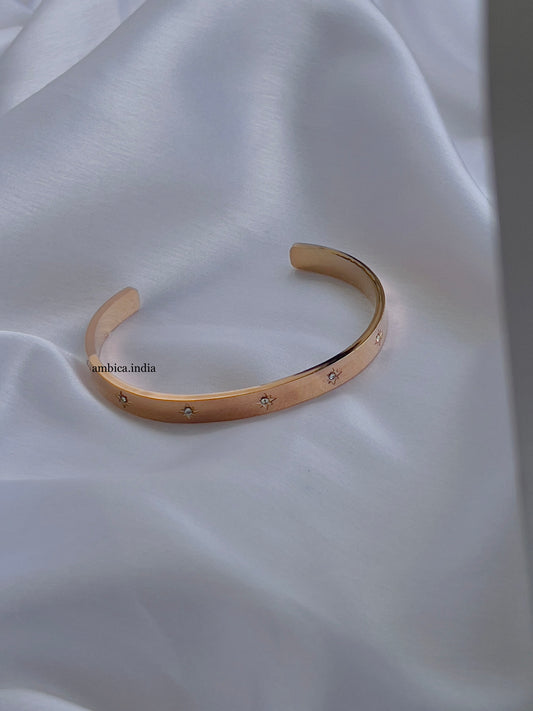Small crystals adjustable bracelet