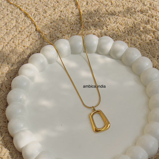 Statement necklace