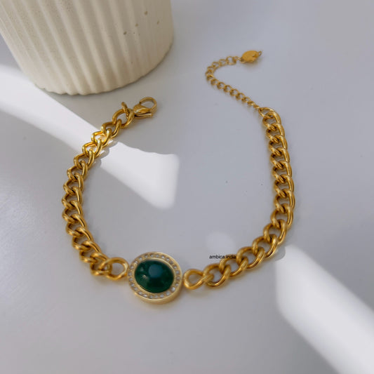 Oval emerald green bracelet