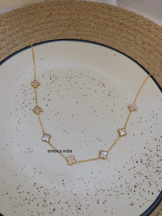 Clover small white necklace 18k gold plated