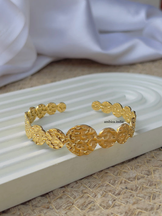 Round adjustable bracelet gold plated