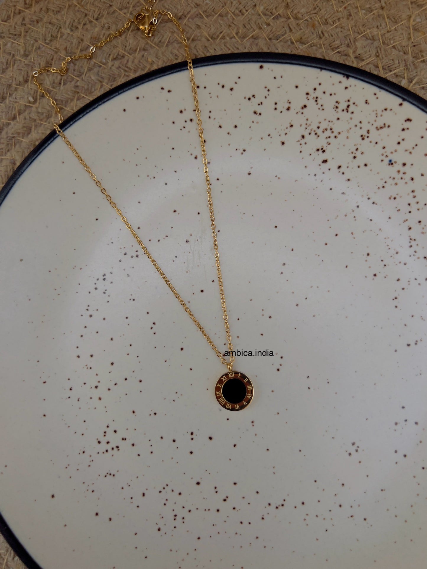 Roman reversible necklace