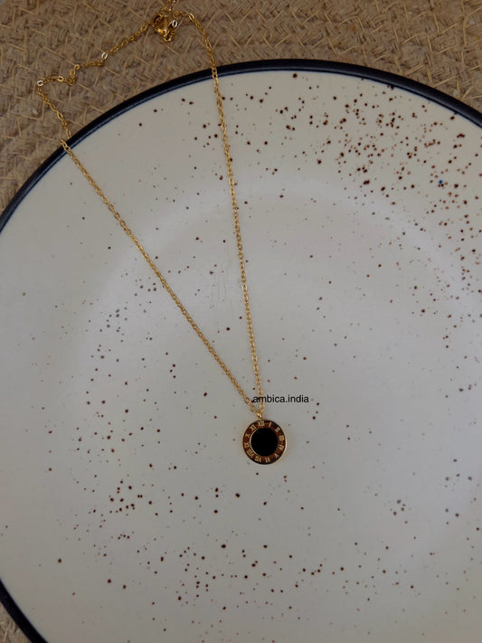 Roman reversible necklace