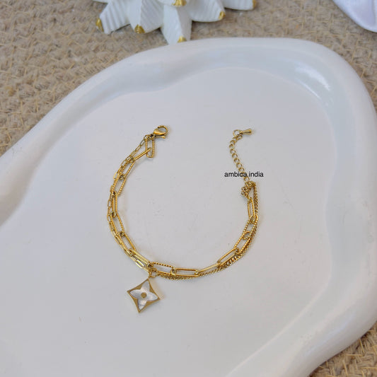 Clover link chain bracelet
