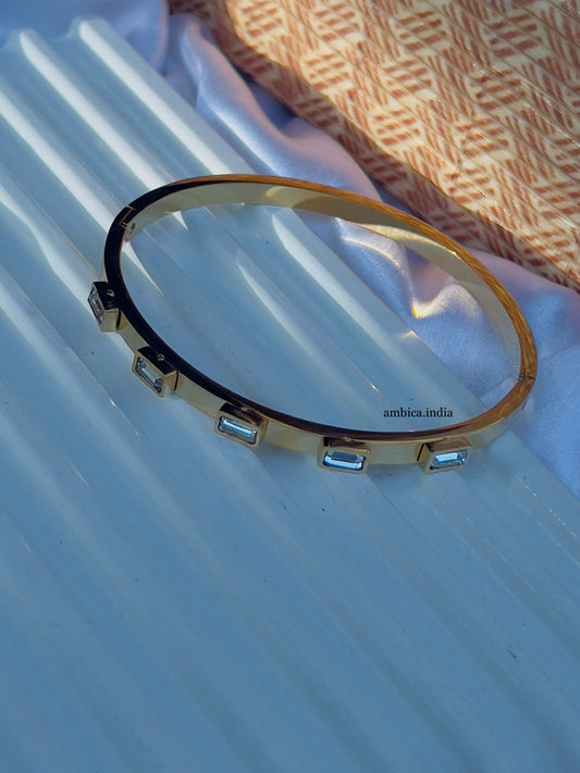 White small crystal bracelet