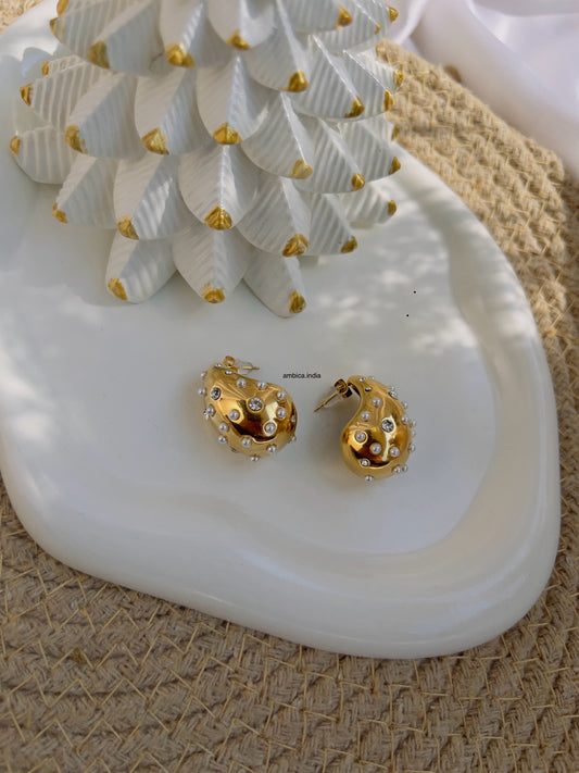 White crystal with pearl drop earrings 18k gold plated