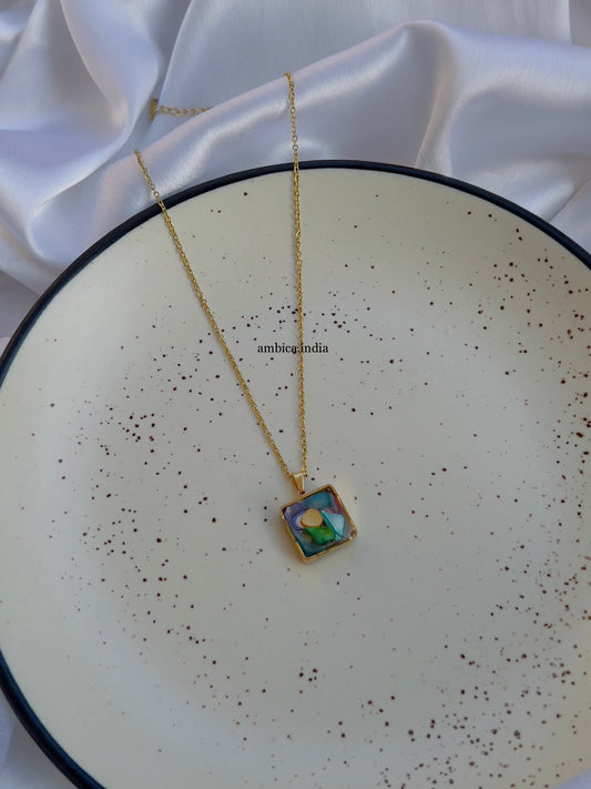 Multicolour stone necklace