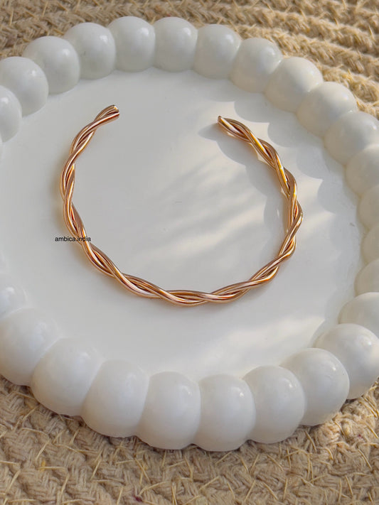 Twisted bracelet rose gold plated