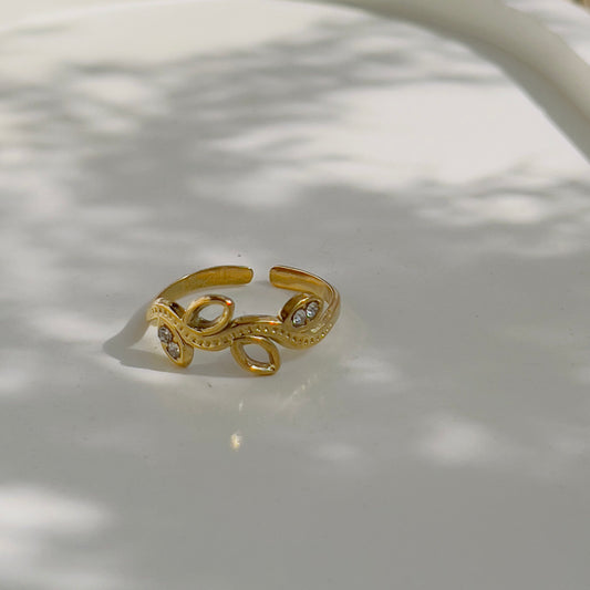 Leaf with crystal ring