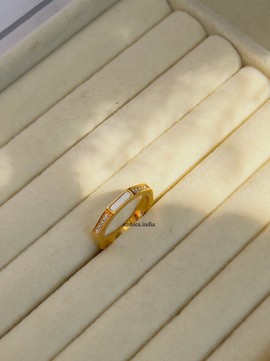 Thin band ring 18k gold plated