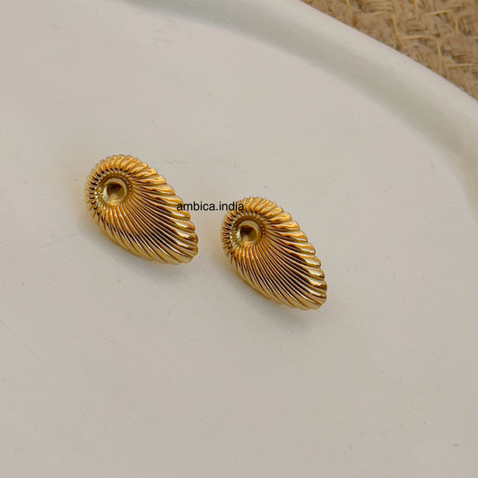 Vintage stud earrings