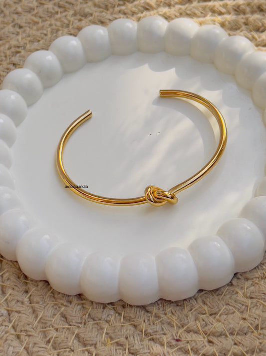 Knot bracelet gold plated