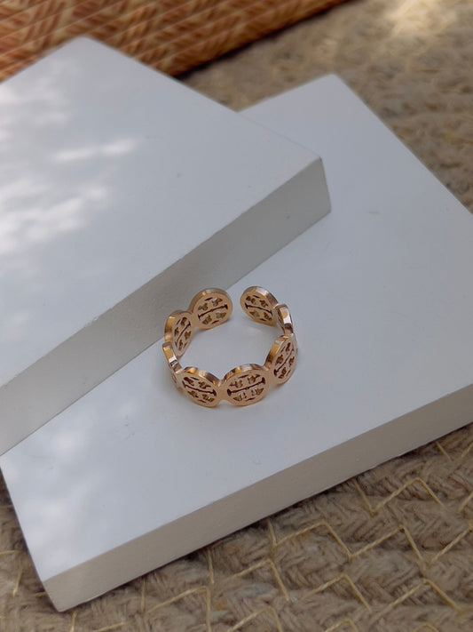 Tory adjustable ring