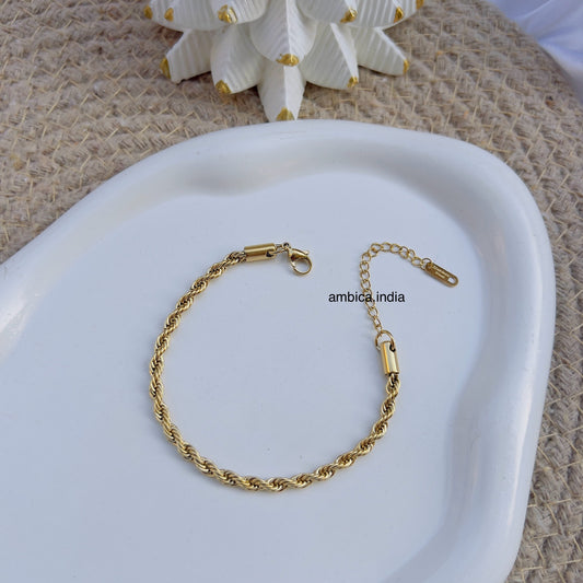 Classic twisted chain bracelet