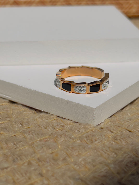 Mother Pearl black adjustable ring