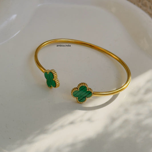 Green clover bracelet