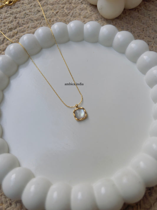 Small square 18k gold plated necklace