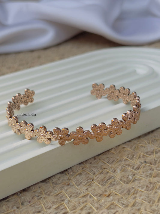 Flower adjustable bracelet rose gold