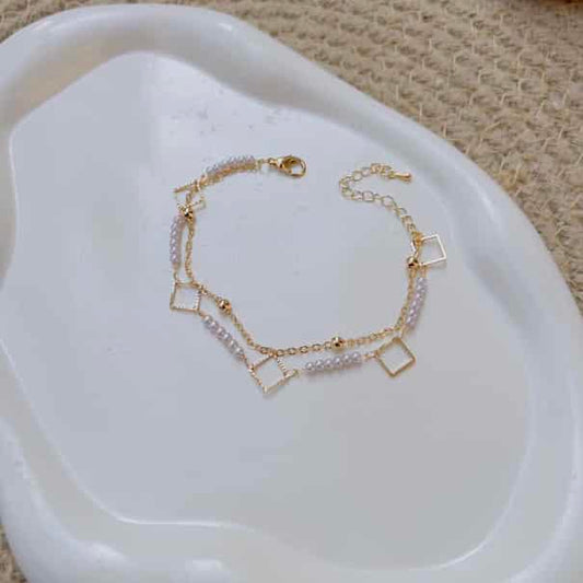Triangle with pearl bracelet