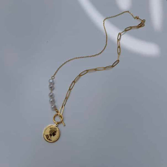 Pearl with queen necklace 2
